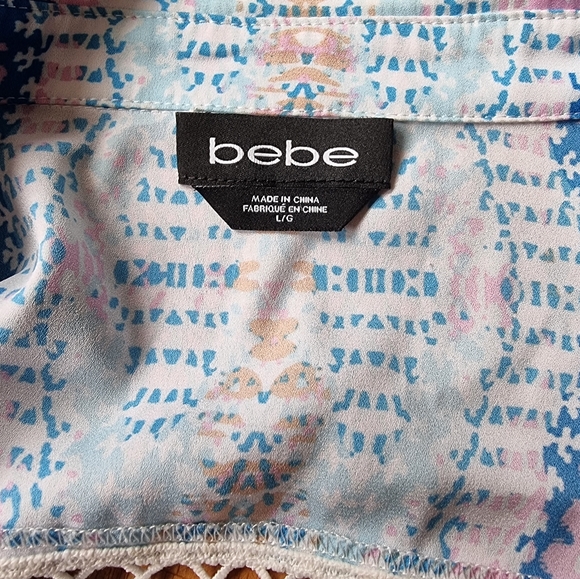 bebe~Peek-A-Boo Abstract Flowy Blouse With Cut-Outs - Picture 9 of 10